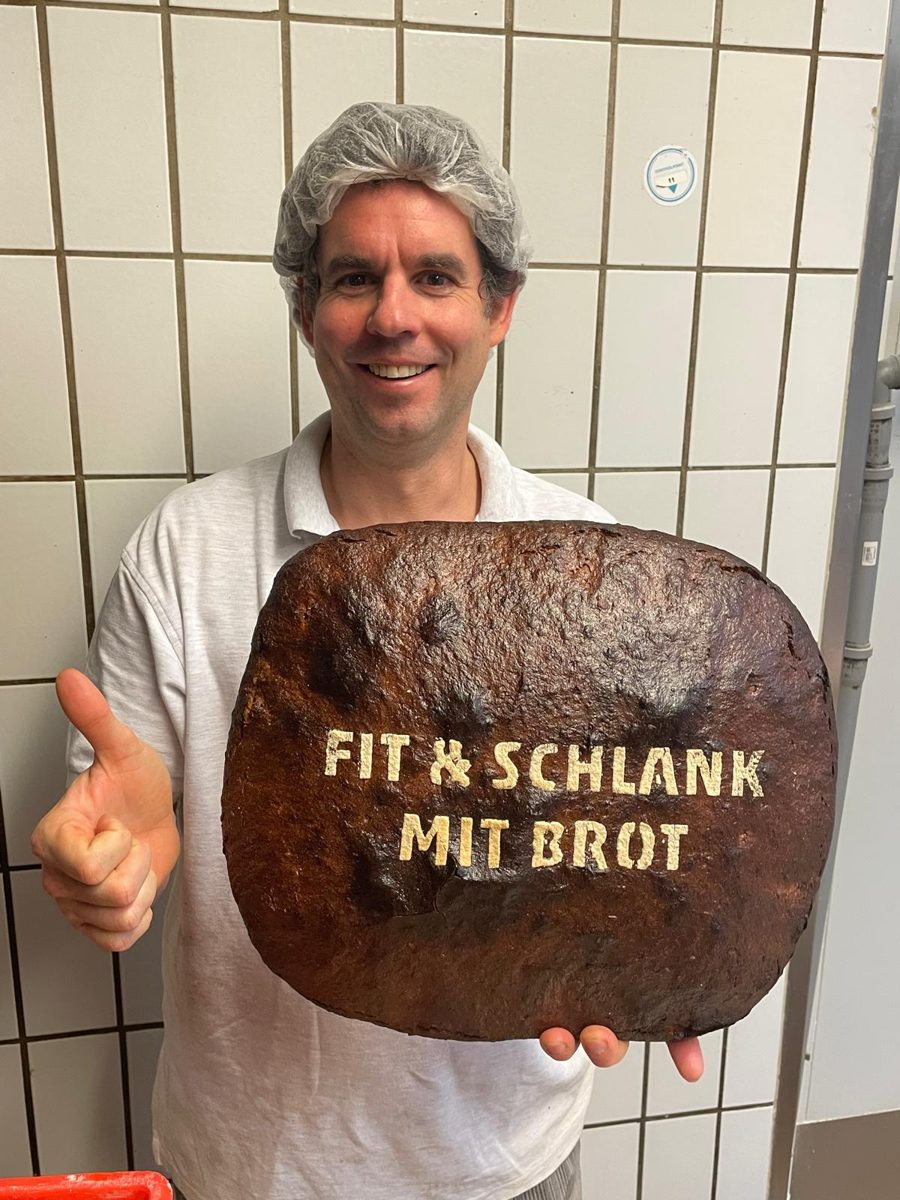 Meister Joda mit großem Brot „FIT & SCHLANK MIT BROT“