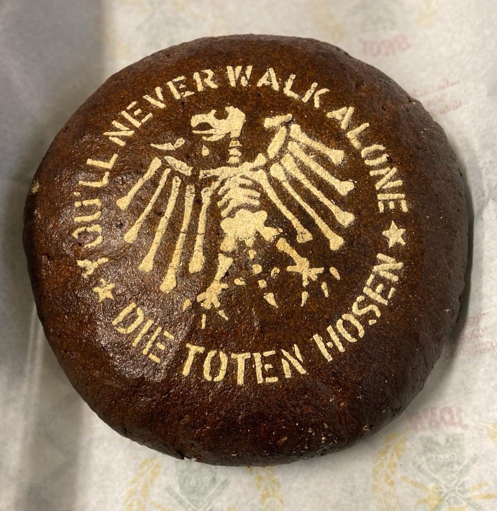 HERCULES BROT DER TOTEN HOSEN DUS „YOU'LL NEVER WALK ALONE“